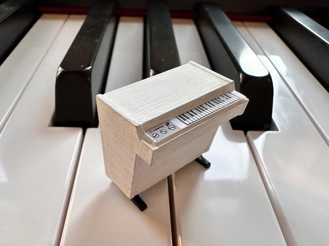 メロトロン（Mellotron）カプセルトイ（25mmスケール）