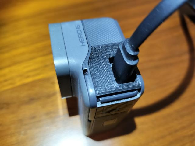 GoPro Hero6 バッテリー充電用USBパススルードアカバー