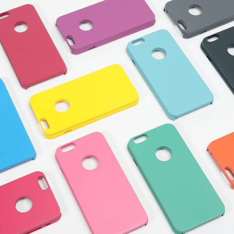 黄、水色、ピンク、グリーンなどの3Dプリント製スマートフォンケース