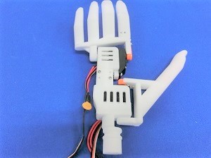 外装を外したロボット状の電動義手